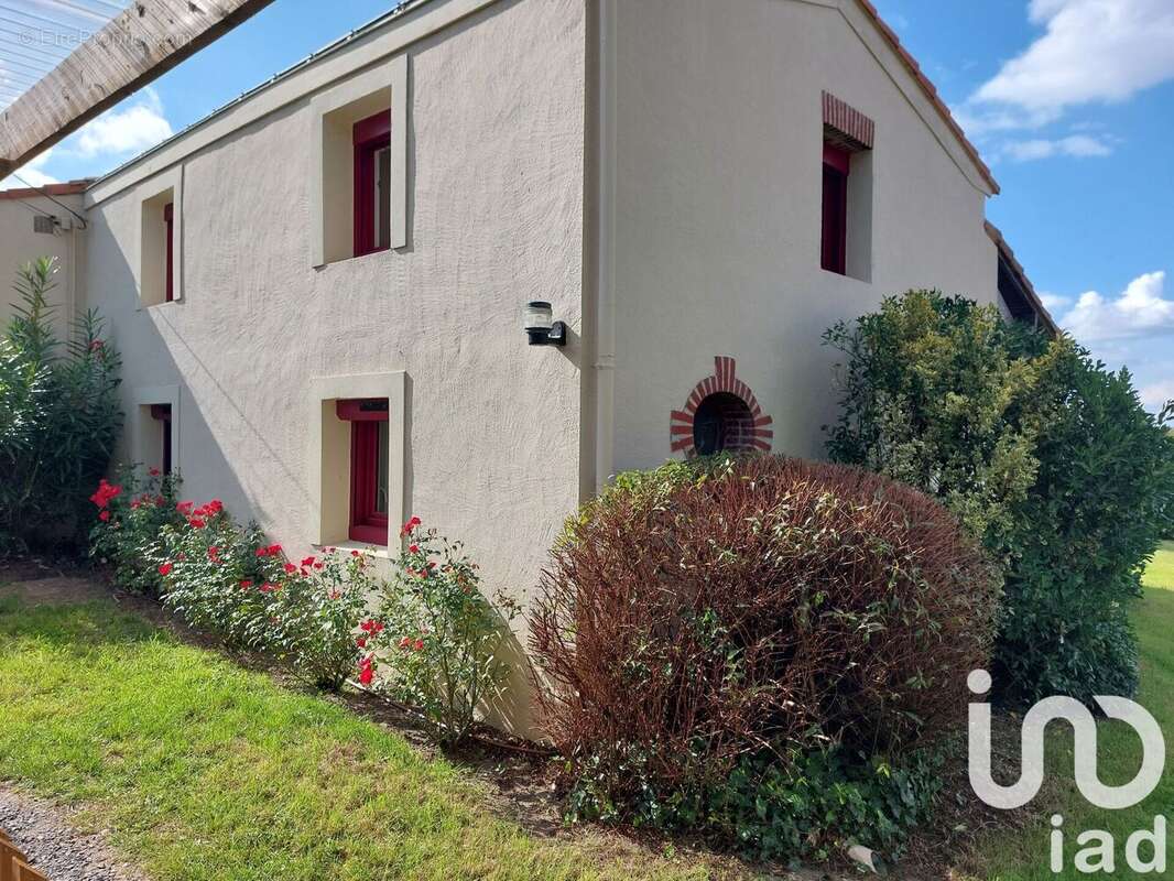 Photo 2 - Maison à SAINT-JULIEN-DE-CONCELLES