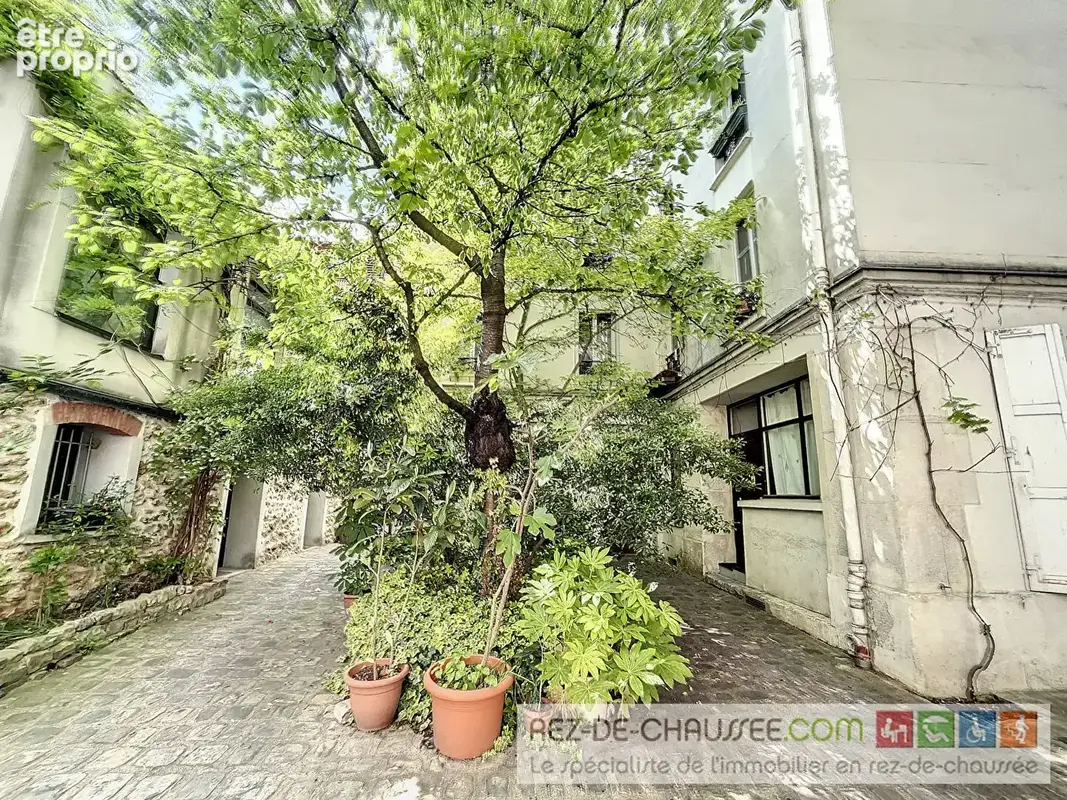 Local commercial sur cour arborée - photo 12