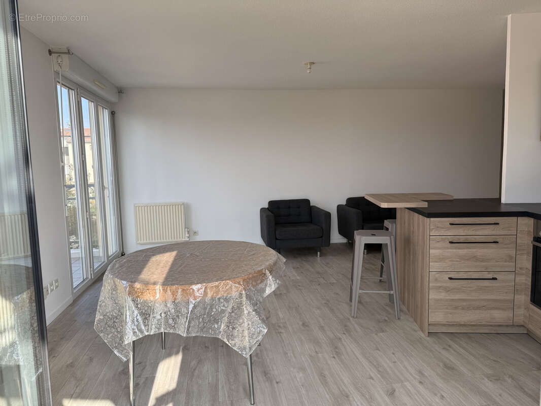 Appartement à GREZIEU-LA-VARENNE