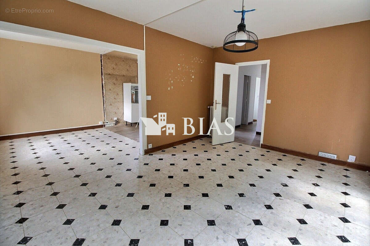 Maison à SAINT-JEAN-DU-CARDONNAY