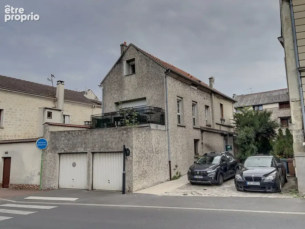 Immeuble local commercial et appartement, parking extérieur et cave - photo 1