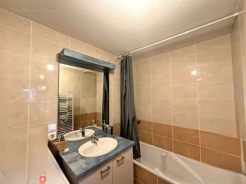 Appartement à CRUSEILLES