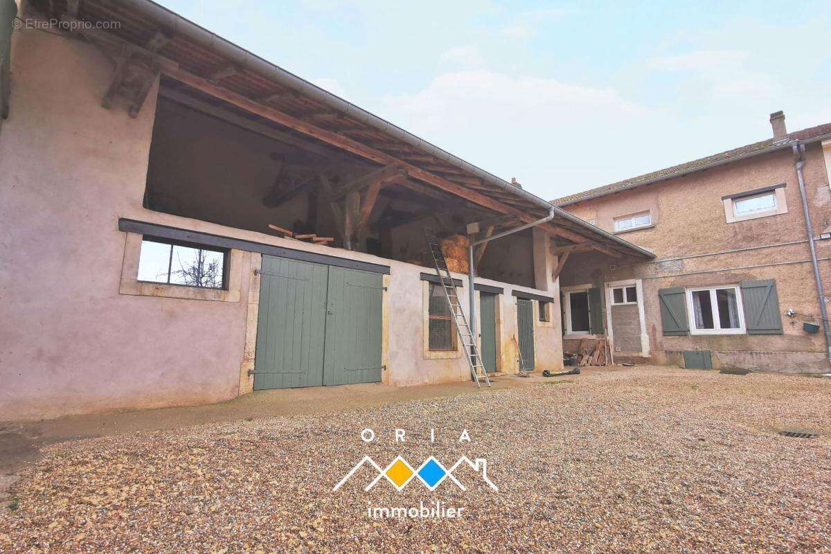 Vieville-en-Haye – Maison ancienne avec cour et potentiel - photo 12