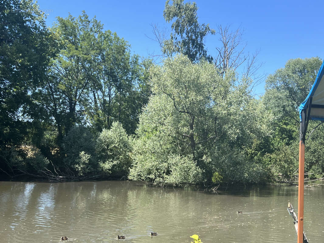 Autre à COULANGES-LES-NEVERS