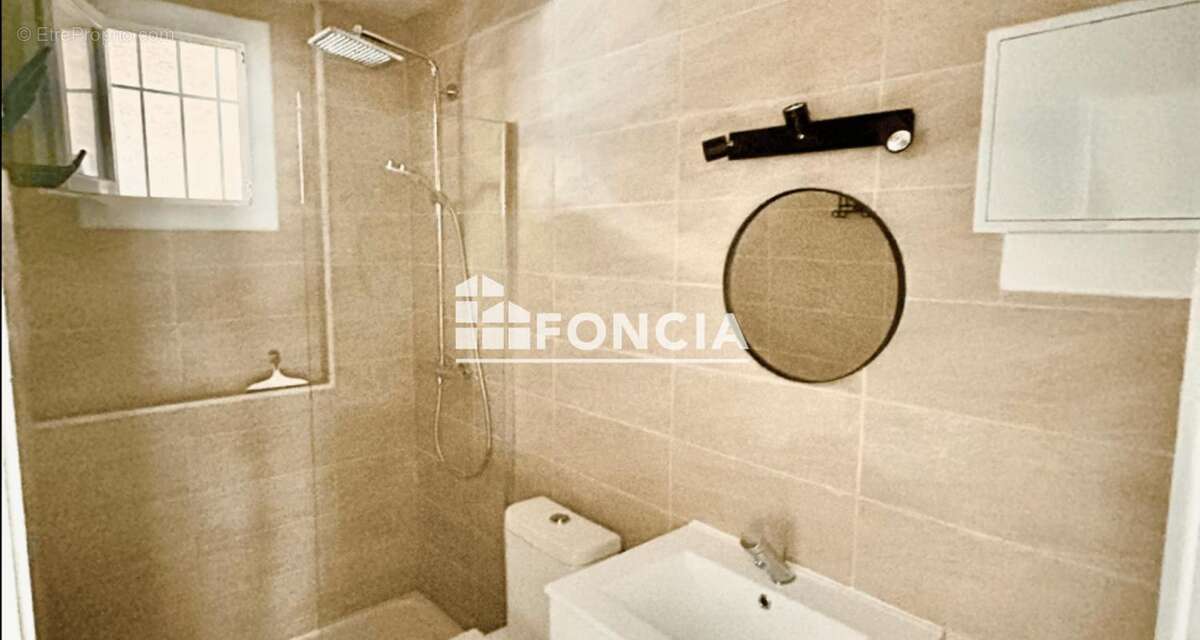 Appartement à ROQUEBRUNE-SUR-ARGENS