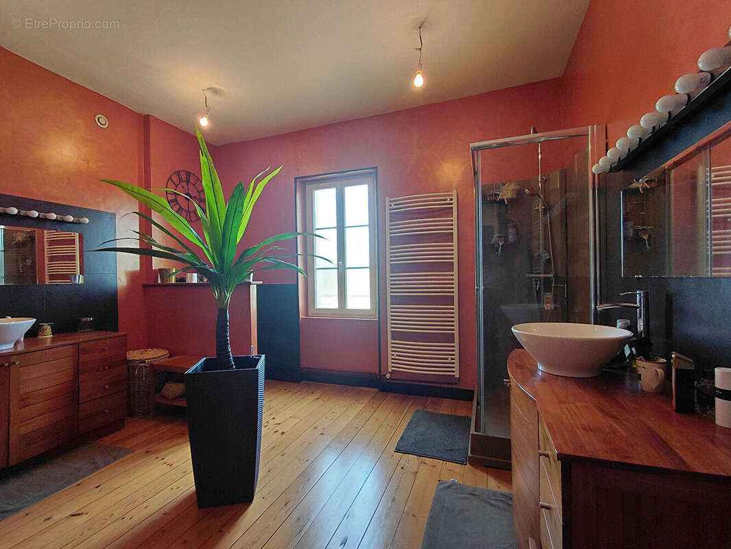 Maison de ville "bourgeoise" 245 m² Pugnac - photo 8