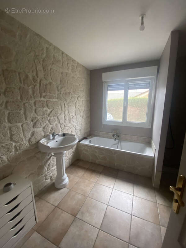 Maison à ETIVAL-CLAIREFONTAINE