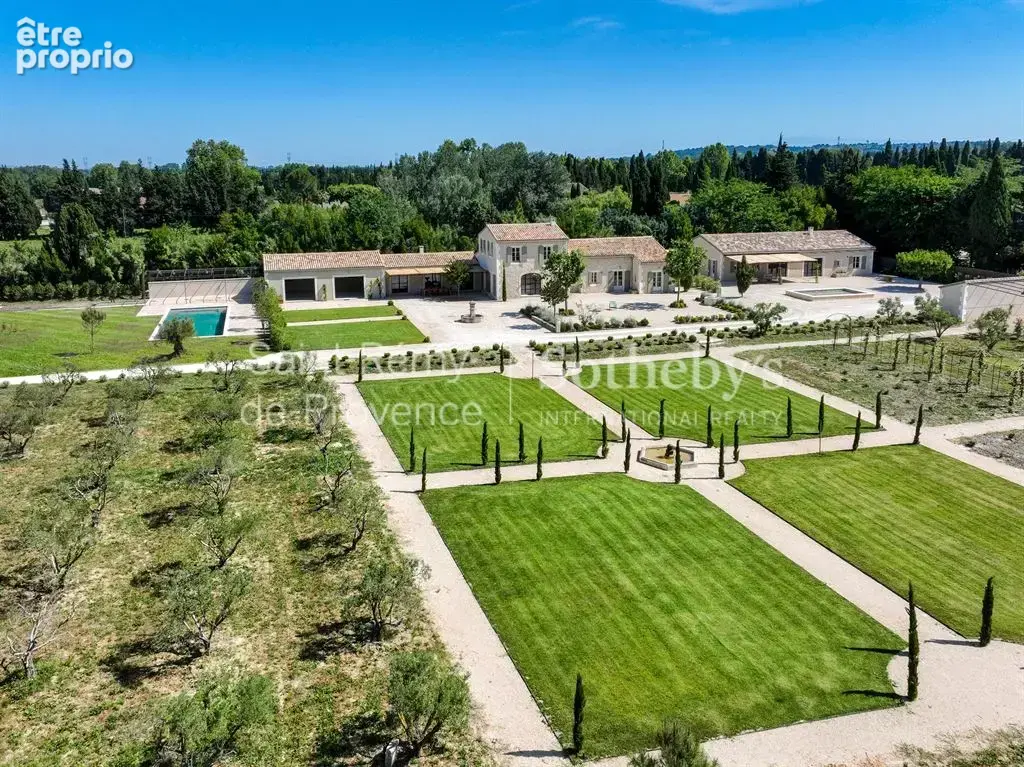 Exclusivité. Saint Rémy de Provence, superbe propriété rénovée située à 5 mn du centre - photo 2