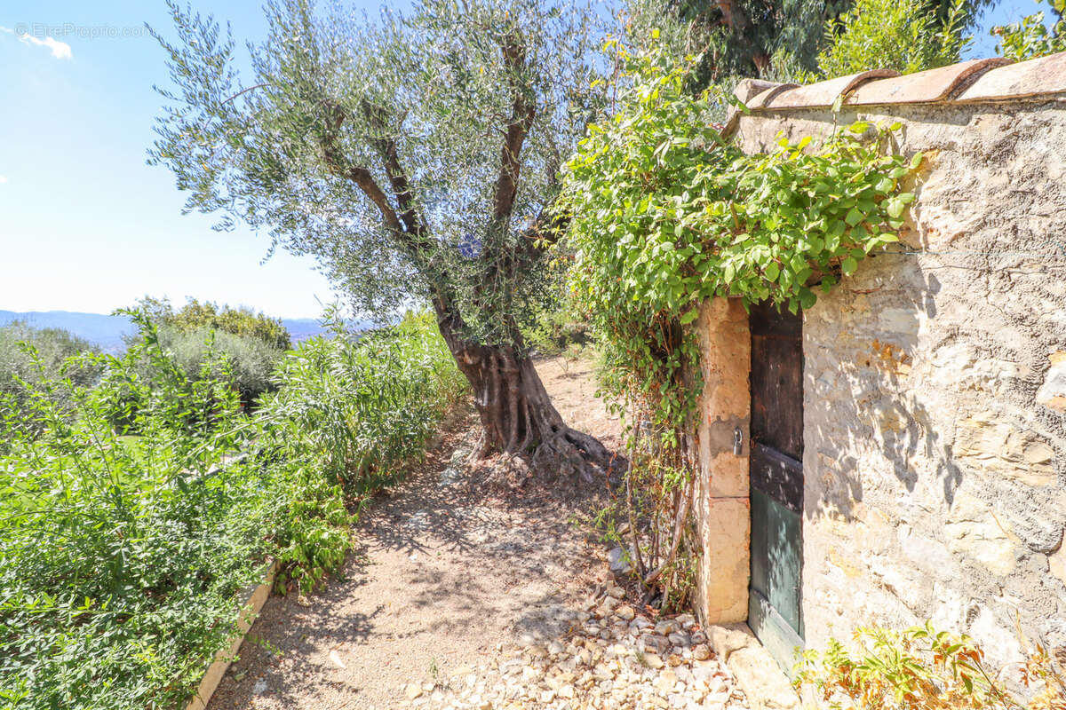 Maison à CHATEAUNEUF-GRASSE