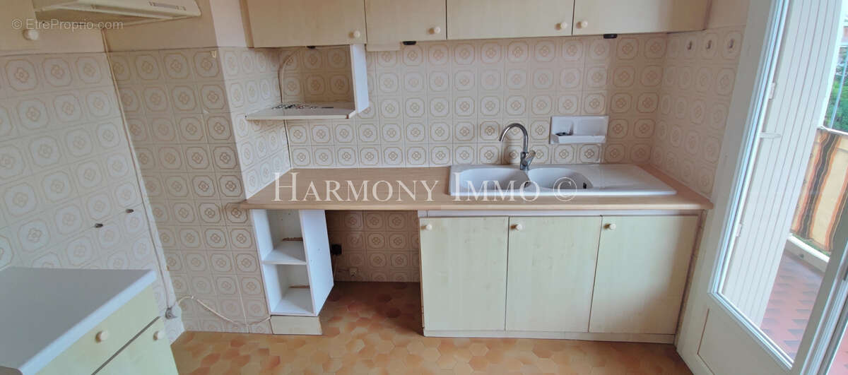 A vendre- Appartement T3 de 66m2 à 5mn à pied du port et des commerces à Sanary-sur-mer 83110(Var). - photo 4