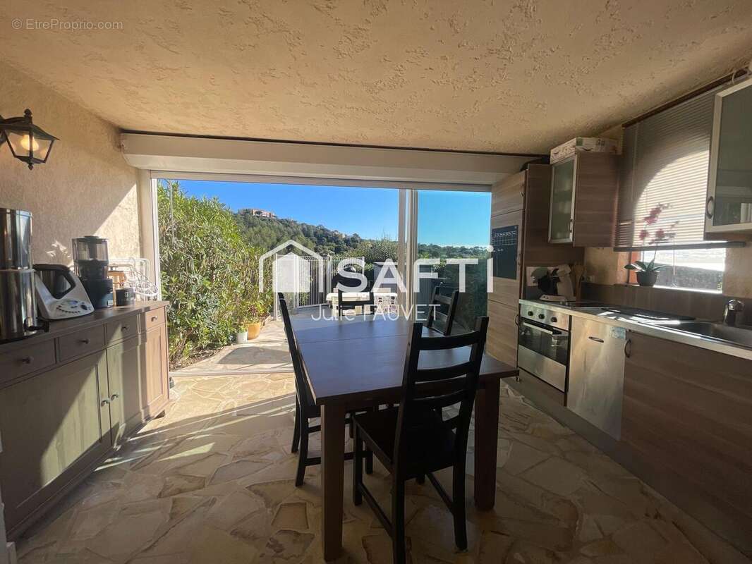 Photo 6 - Appartement à ROQUEBRUNE-SUR-ARGENS