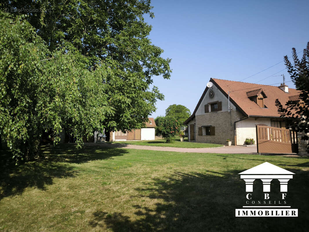 Maison à L&#039;ABERGEMENT-SAINTE-COLOMBE