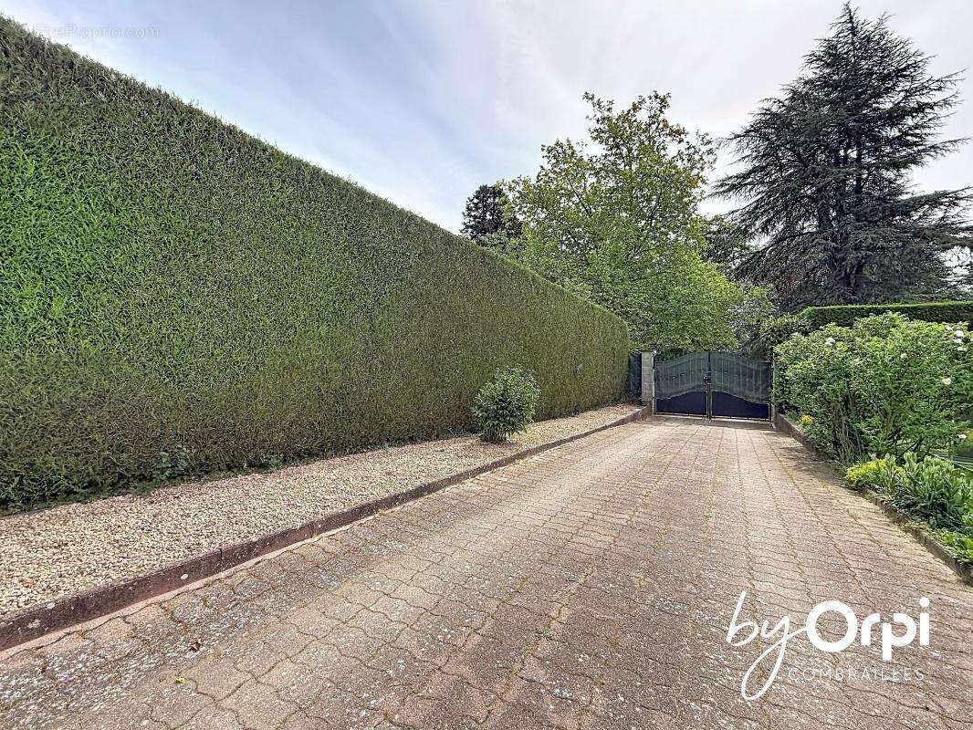 Maison à MONTAIGUT