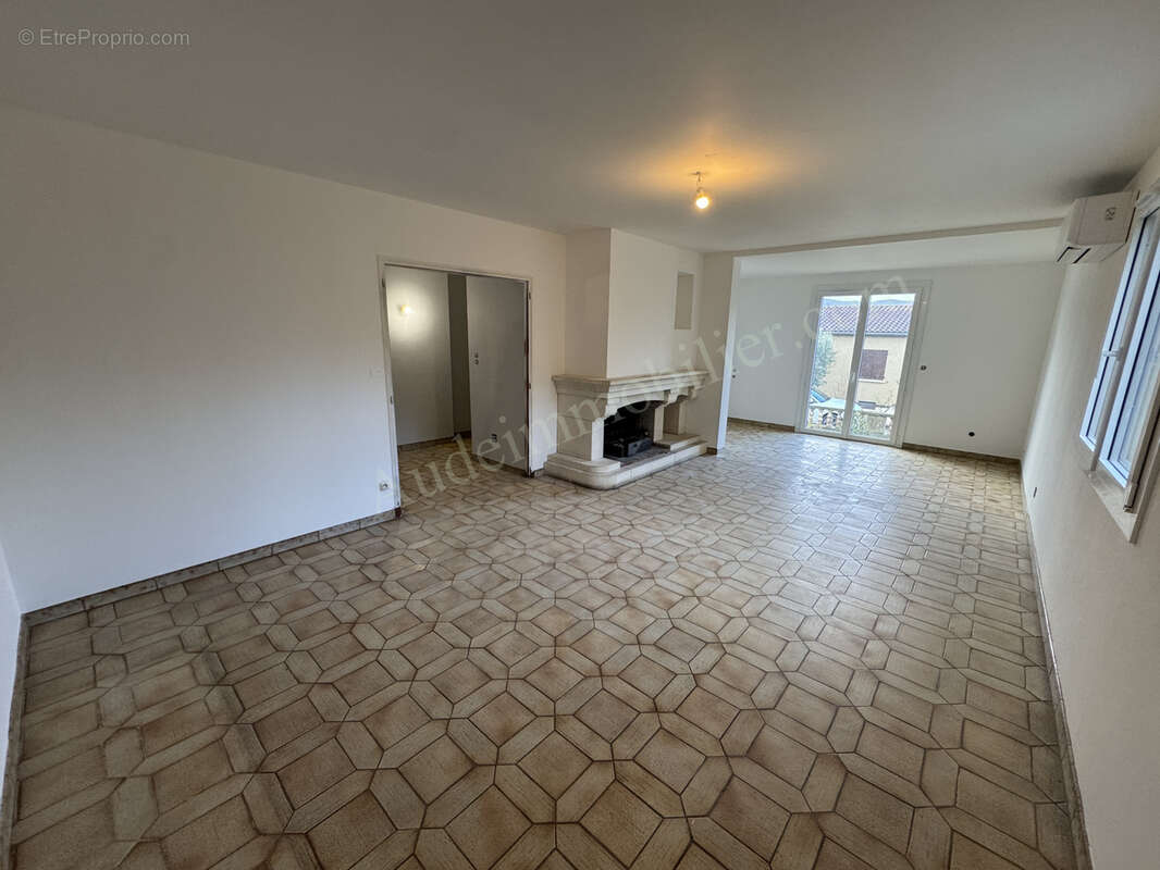 Maison avec garage et jardin - photo 2