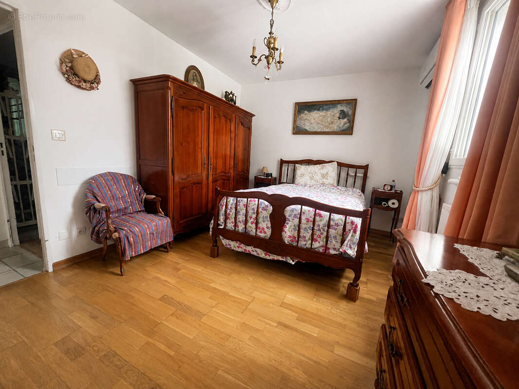 SIX-FOURS- Villa de plain pied 3 chambres - Piscine - photo 5