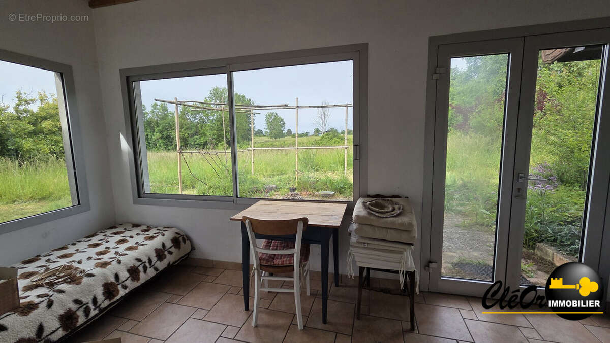 Maison 79 m² à Charette-Varennes  - photo 3