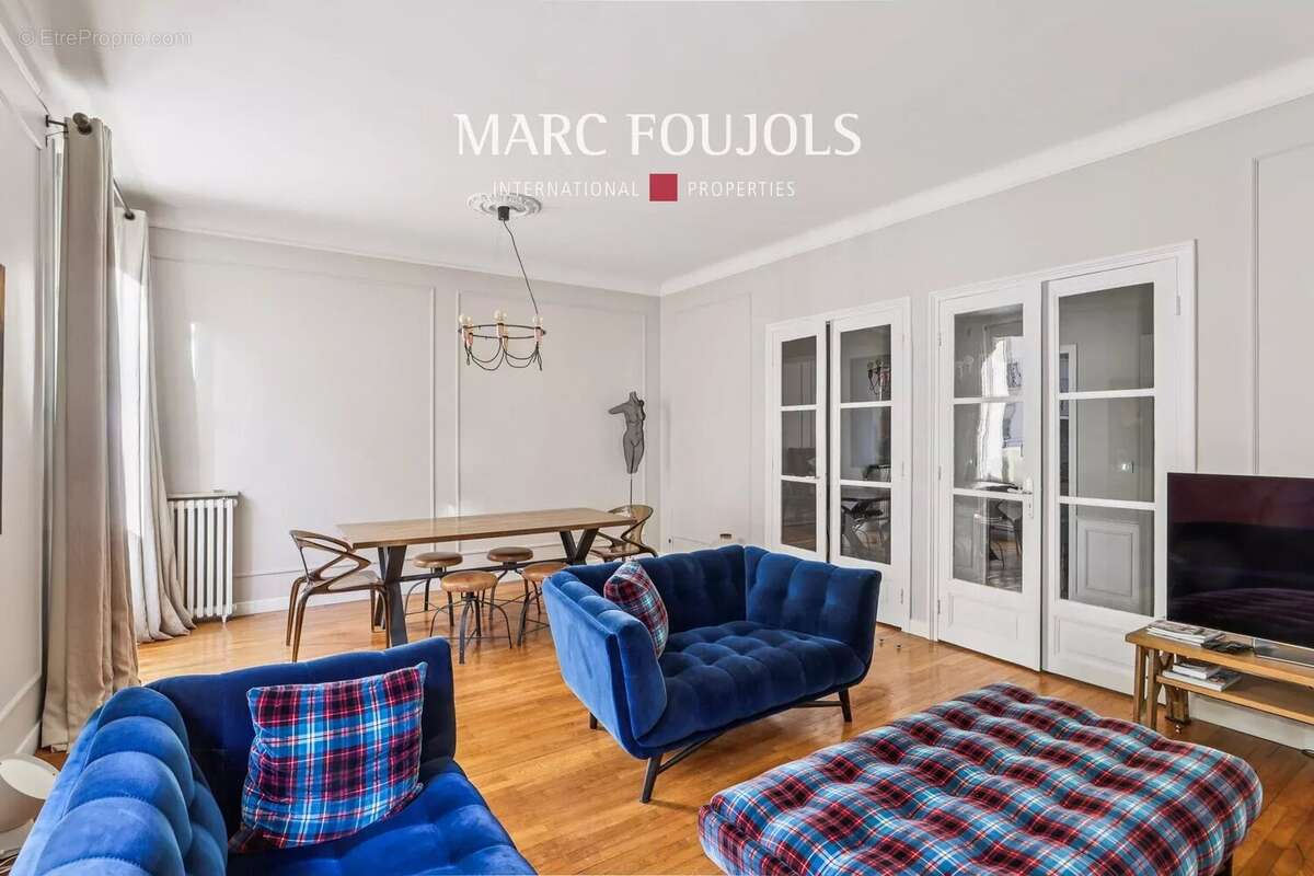 Appartement à PARIS-16E