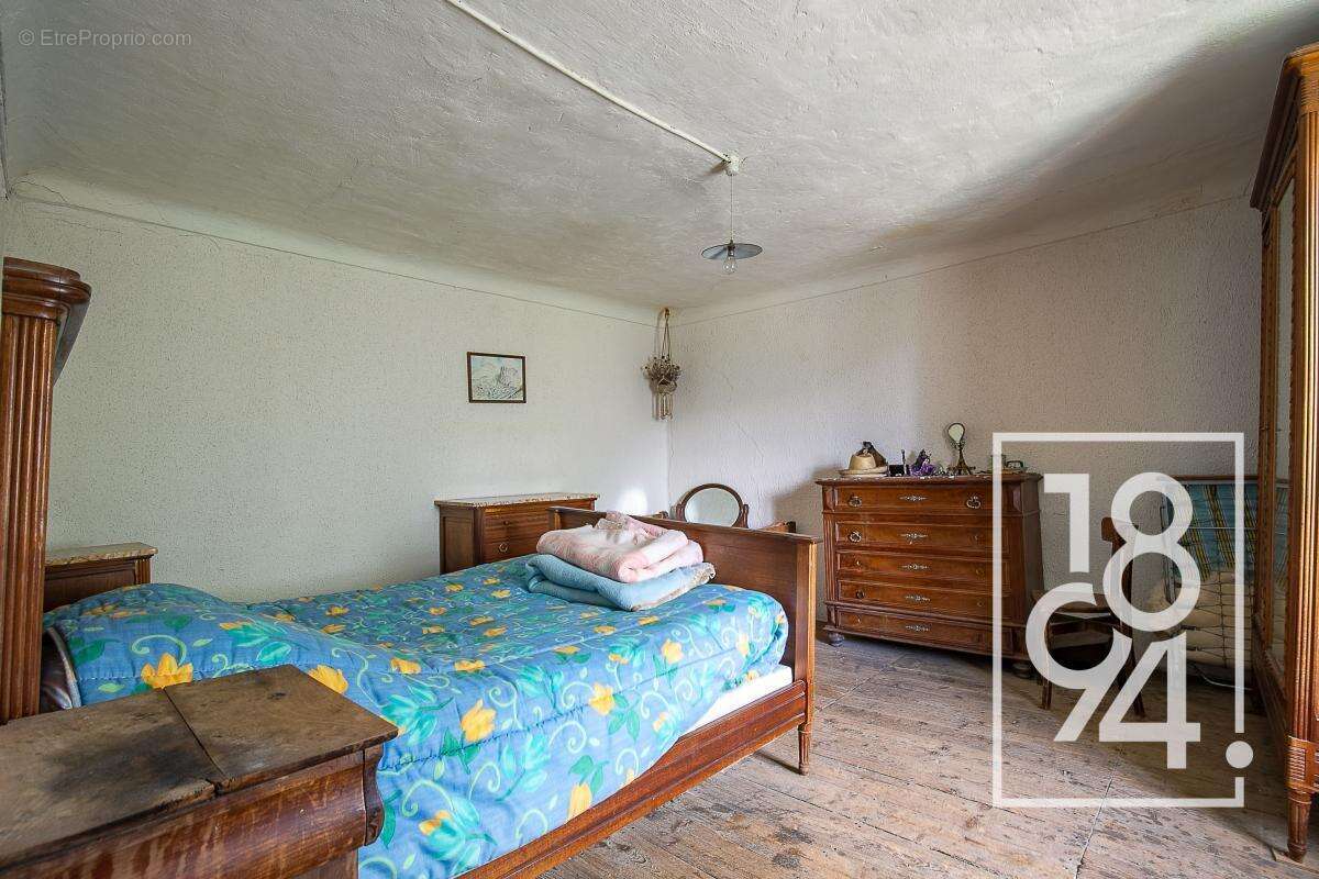 Maison à rénover à vendre Enchastrayes 04 (04400)  150.30 m²  30.05 m² annexes  - photo 7