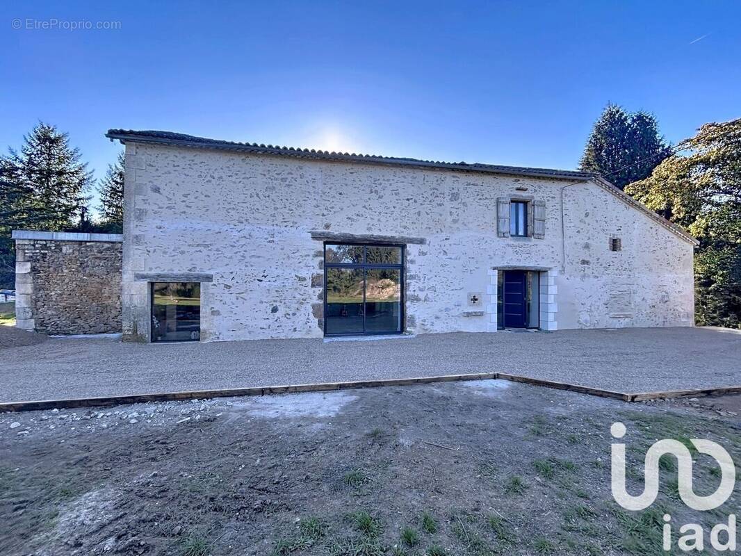 Photo 1 - Maison à ECURAS
