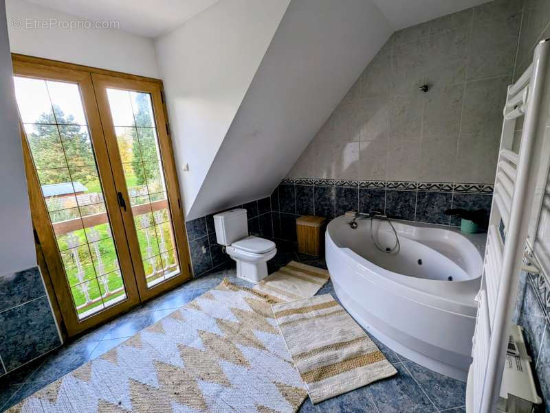 Maison à LA QUEUE-LES-YVELINES