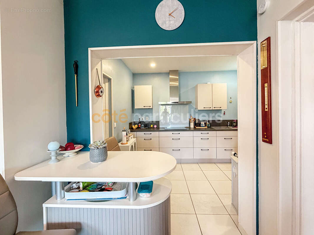 Appartement entièrement rénovée avec 3 chambres et garage - photo 4
