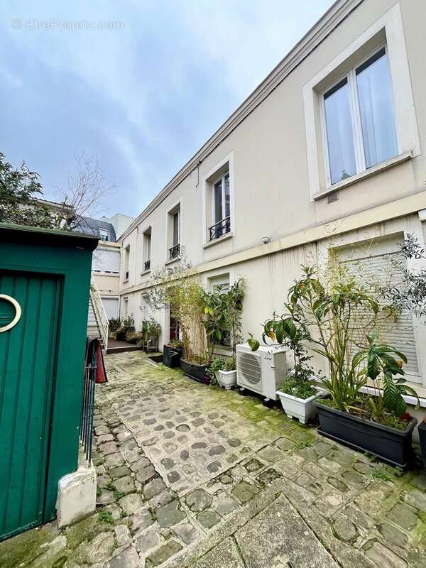 Appartement à CHARENTON-LE-PONT