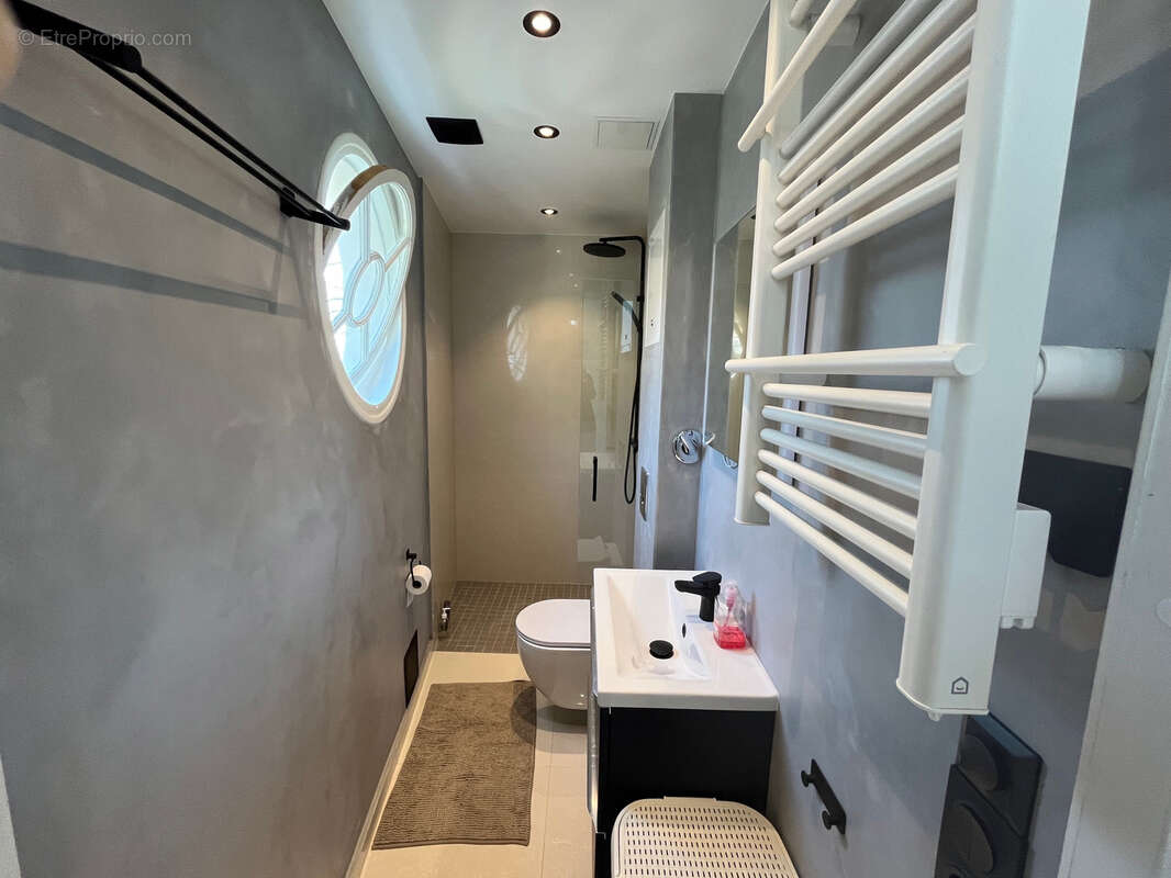 Appartement à EZE