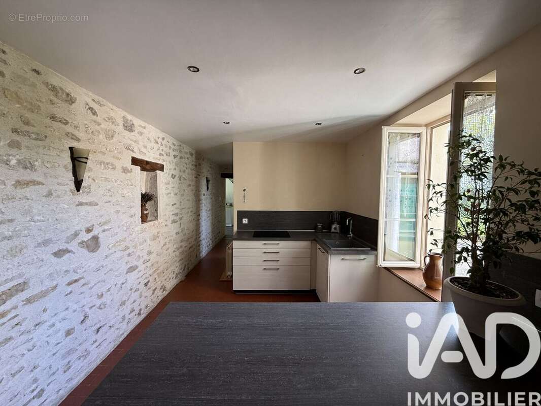 Maison 109 m² à Morlac  - photo 2