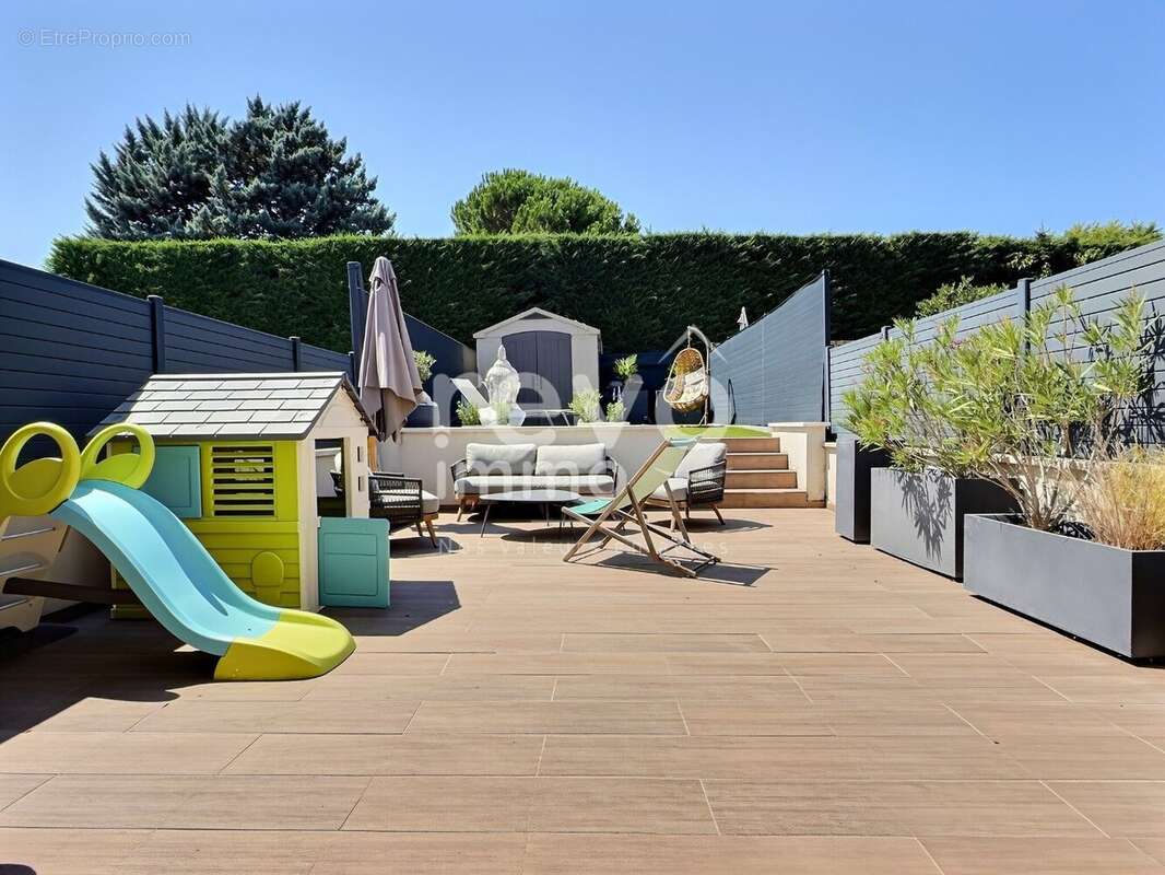 Duplex de 93m2 avec jardins et stationnements - photo 1