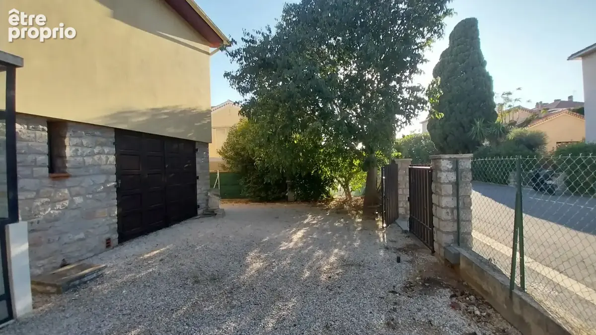 Villa à rénover   à deux pas du centre-ville de hyères les palmiers. - photo 3