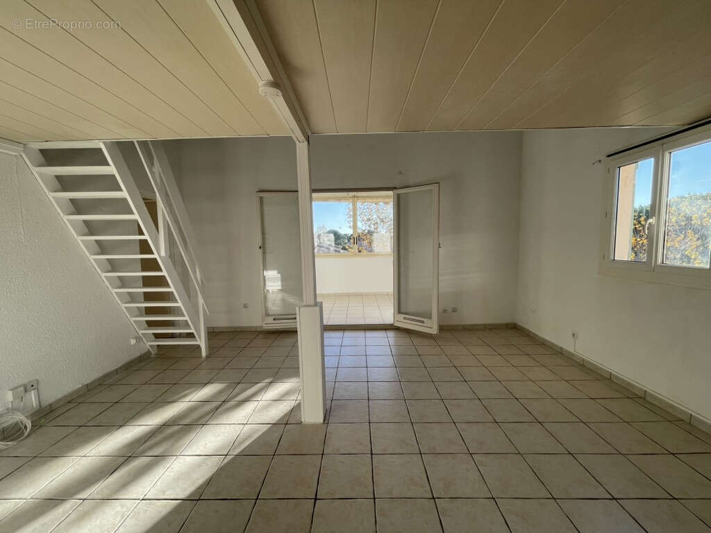 Appartement à LA LONDE-LES-MAURES