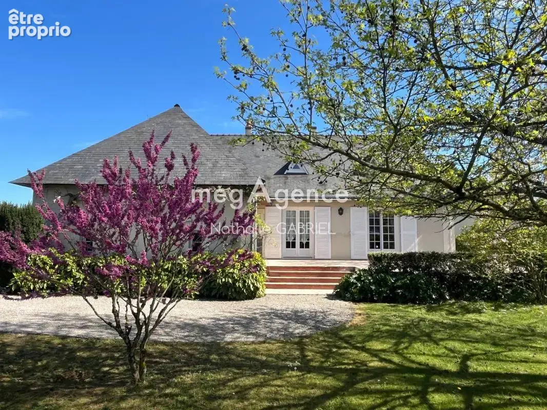 PRUNIERS- Hauts de Beaumont-Maison de 185 m2 (5 chambres) sur 1125 m2 - photo 2