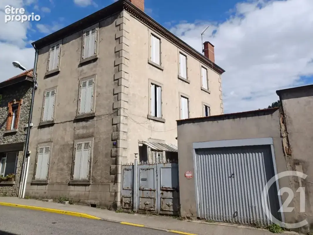 Photo Maison à Bourg-Argental au prix de 155 500€