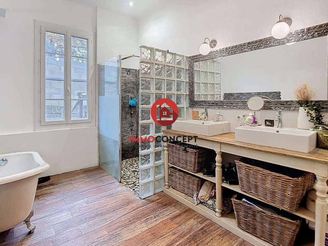 Maison à VILLENEUVE-LES-AVIGNON