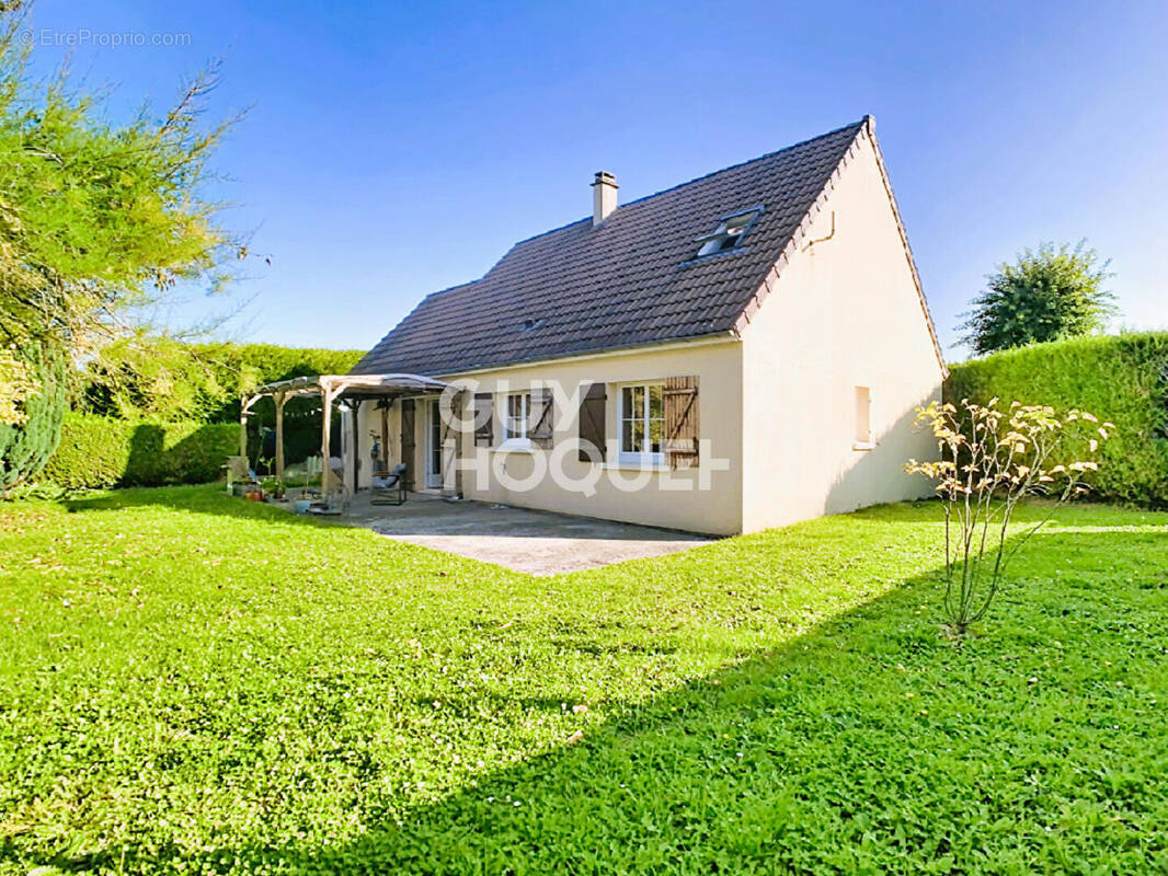 Maison à PEROY-LES-GOMBRIES