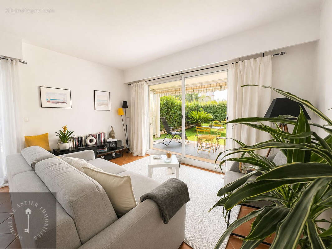 Appartement à SAINT-LAURENT-DU-VAR