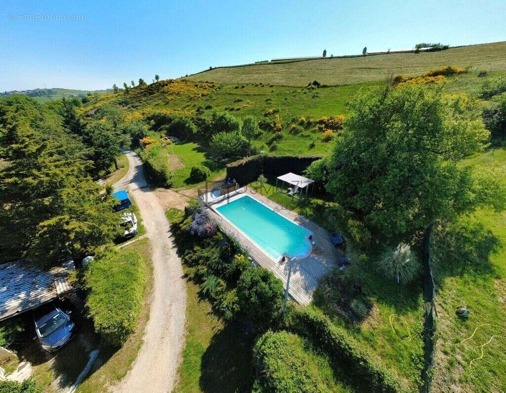Propriété de charme avec gîte, piscine et dépendances sur 9000 m - photo 6