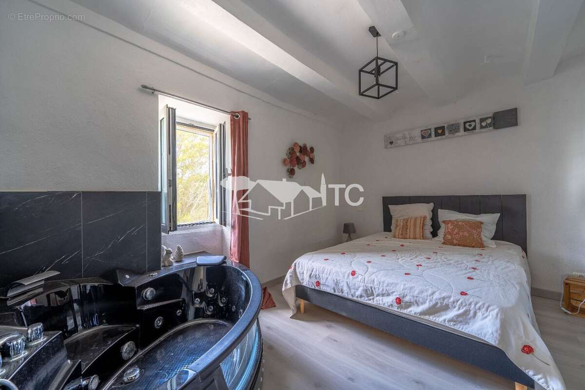 Mas du xviiieme 244m² habitables 8596m2 de terrain - photo 19