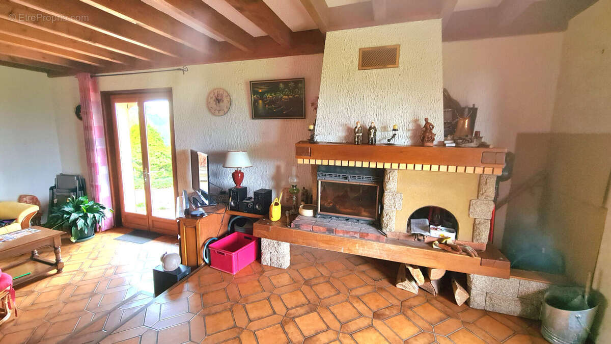 Maison à SAINT-ROMAIN-LACHALM