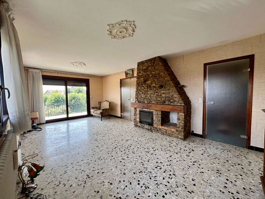 Maison à VAILLY-SUR-AISNE