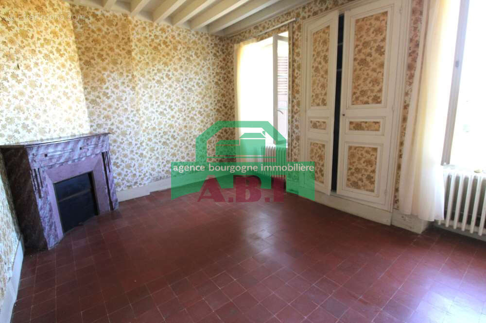 58, secteur Moraches - Ancien corps de ferme indépendant sur 3200m2 de terrain. - photo 11