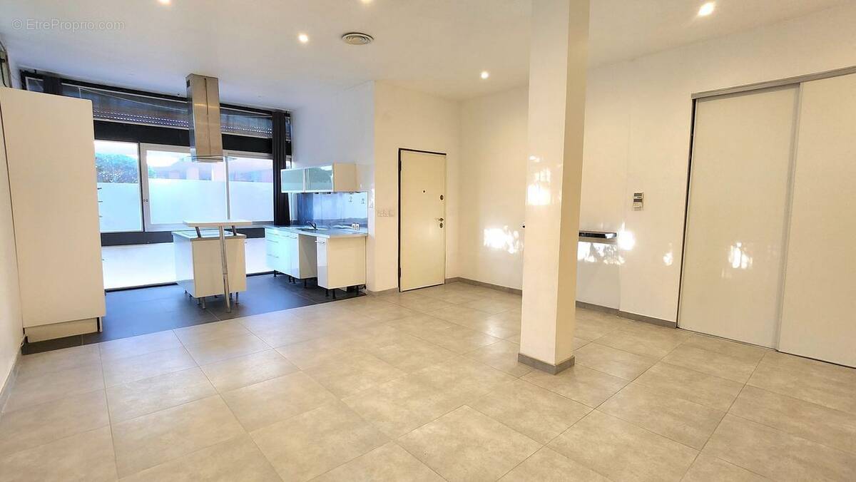 T3 / 82 M² / 13013 - Appartement à MARSEILLE-13E