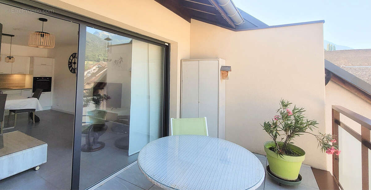 Dernier étage avec terrasse et garage, centre Faverges - photo 2