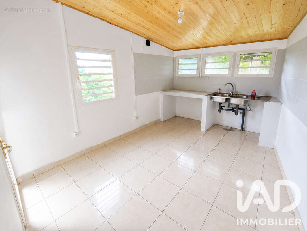 Maison 72 m² à Petite-Ile  - photo 5