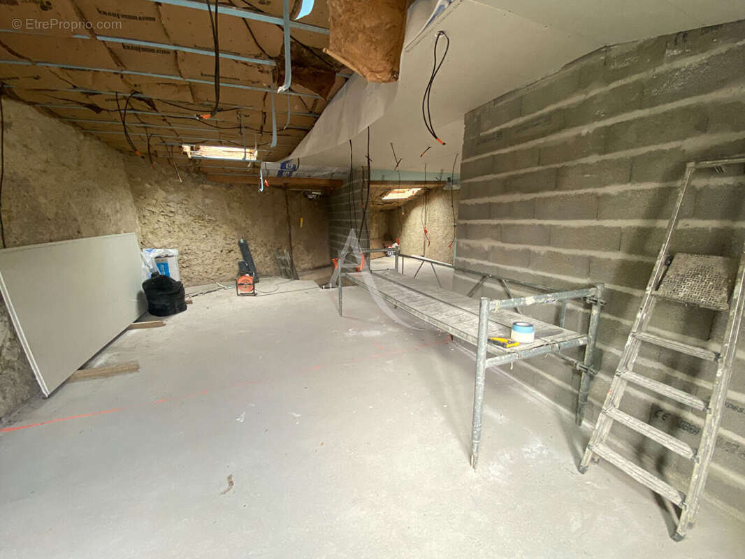 Maison à VILLENEUVE-LA-COMPTAL