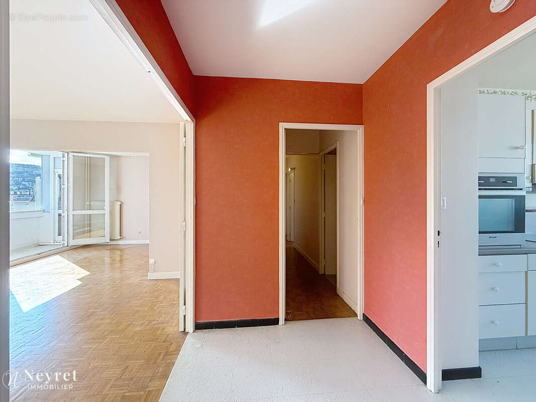 Appartement à SAINT-ETIENNE