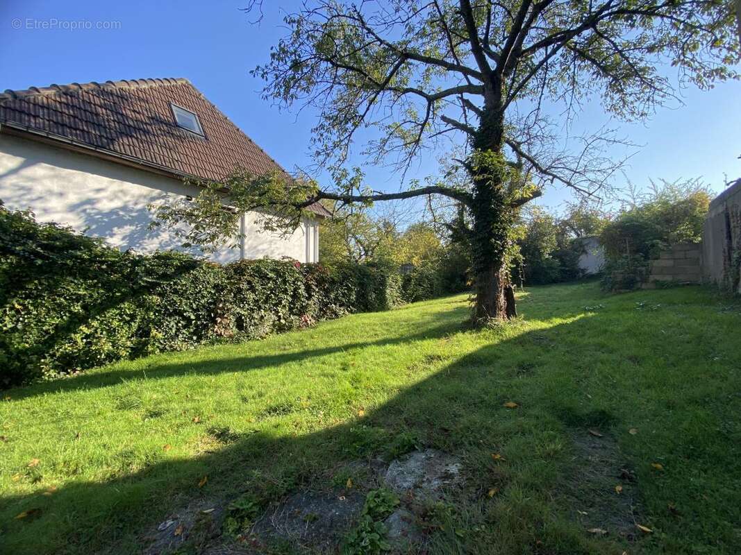 Terrain à NOISY-LE-GRAND