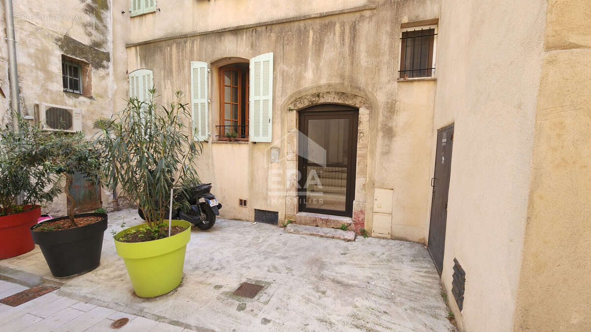 Appartement à LORGUES