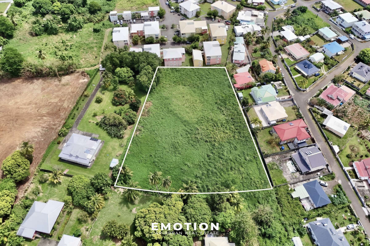 Terrain à CAPESTERRE-BELLE-EAU