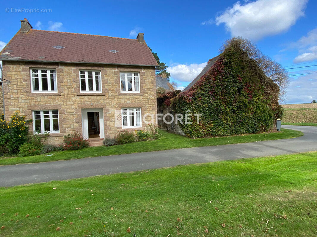 Maison à PLOEZAL